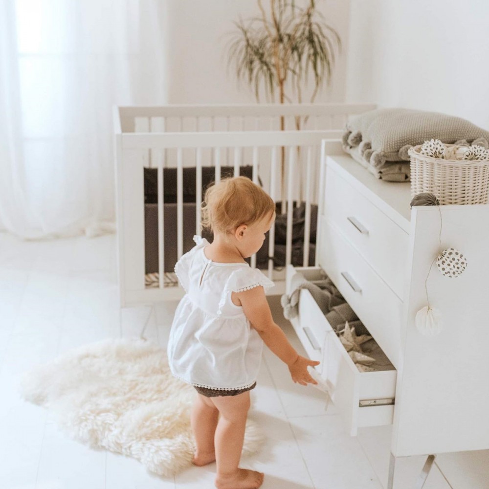 Ensemble chambre bébé avec lit 140x70 convertible et commode à langer