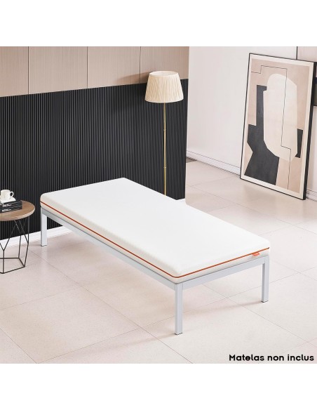 Cadre de lit en acier robuste avec sommier à lattes en bois et pieds