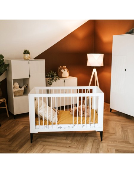 MIA Lit bébé évolutif à barreaux avec sommier réglable