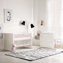 Chambre bébé blanche