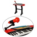 Piano avec micro enfant