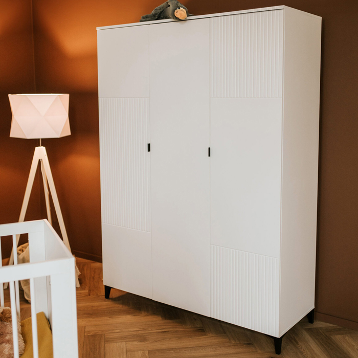 Grande armoire penderie 3 portes avec étagères