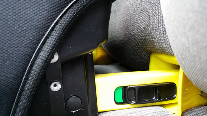 attaches de type isofix dans le véhicule